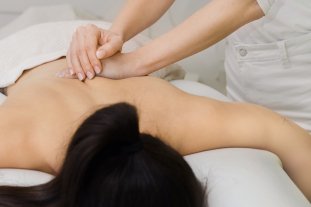 Schwingkissen-Therapie in der Massagepraxis Thun
