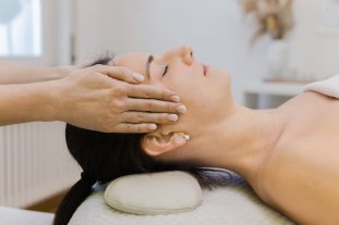 Migräne-Therapie in der Massagepraxis Thun